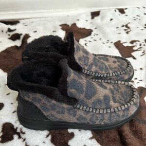 Leopard Hey Dude shoes in women's size 7 (fit like a 7.5 or 8)